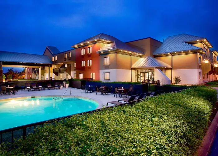 Hotels with tennis Holiday Inn Express Nashville Airport By Ihg