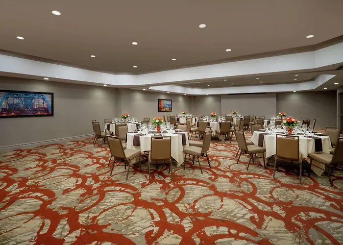 3 star hotel: Embassy Suites Nashville - At Vanderbilt