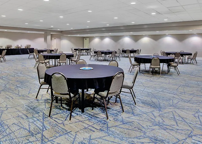 Hotel: Holiday Inn Express Nashville-Downtown - Broadway By Ihg